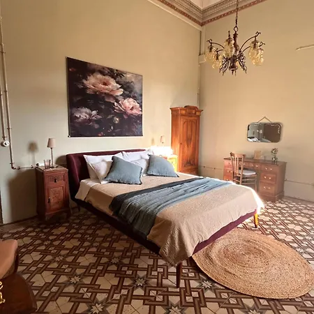 Historic With Pool And Gardens B&B