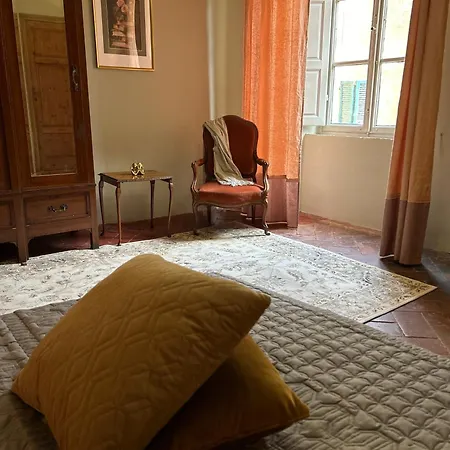 Historic With Pool And Gardens B&B *